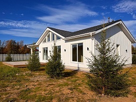 Одноэтажный белый дом в Пениках (КП Морские сезоны)